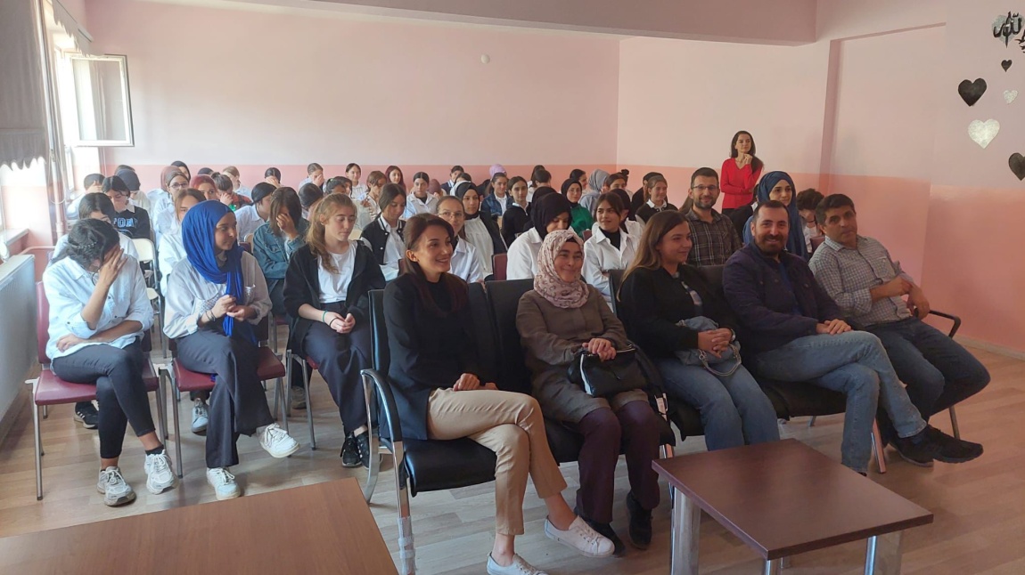 Okulumuzda 15 Temmuz Demokrasi ve Milli Birlik Günü Programı Düzenlendi.